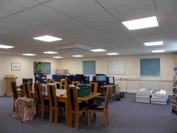 18-28W LED Panel 60x60cm 50,000hr Life 2750-4180Lumen 4000k 5 Year Warranty - Image 2